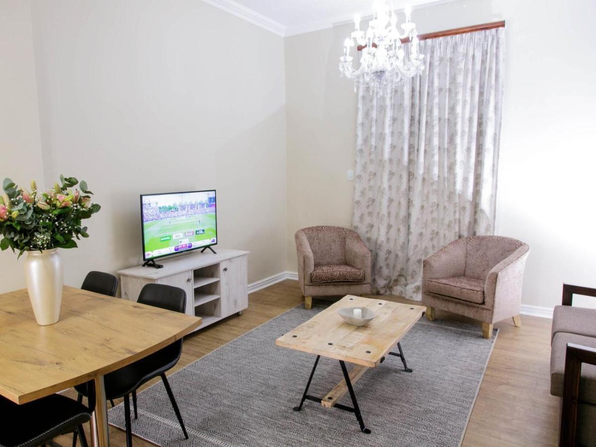Queen'S Hotel By Bon Hotels Oudtshoorn Εξωτερικό φωτογραφία