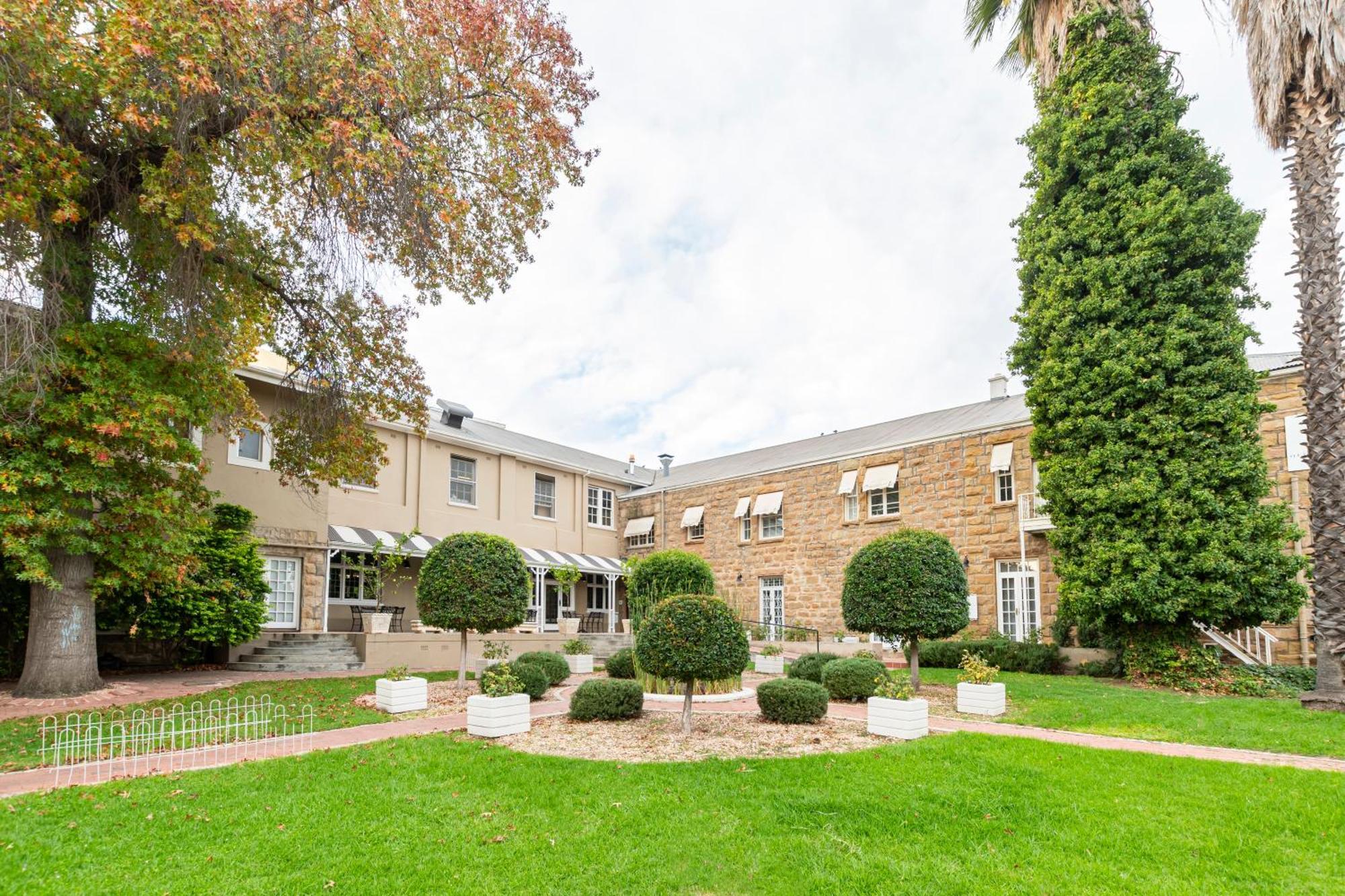 Queen'S Hotel By Bon Hotels Oudtshoorn Εξωτερικό φωτογραφία