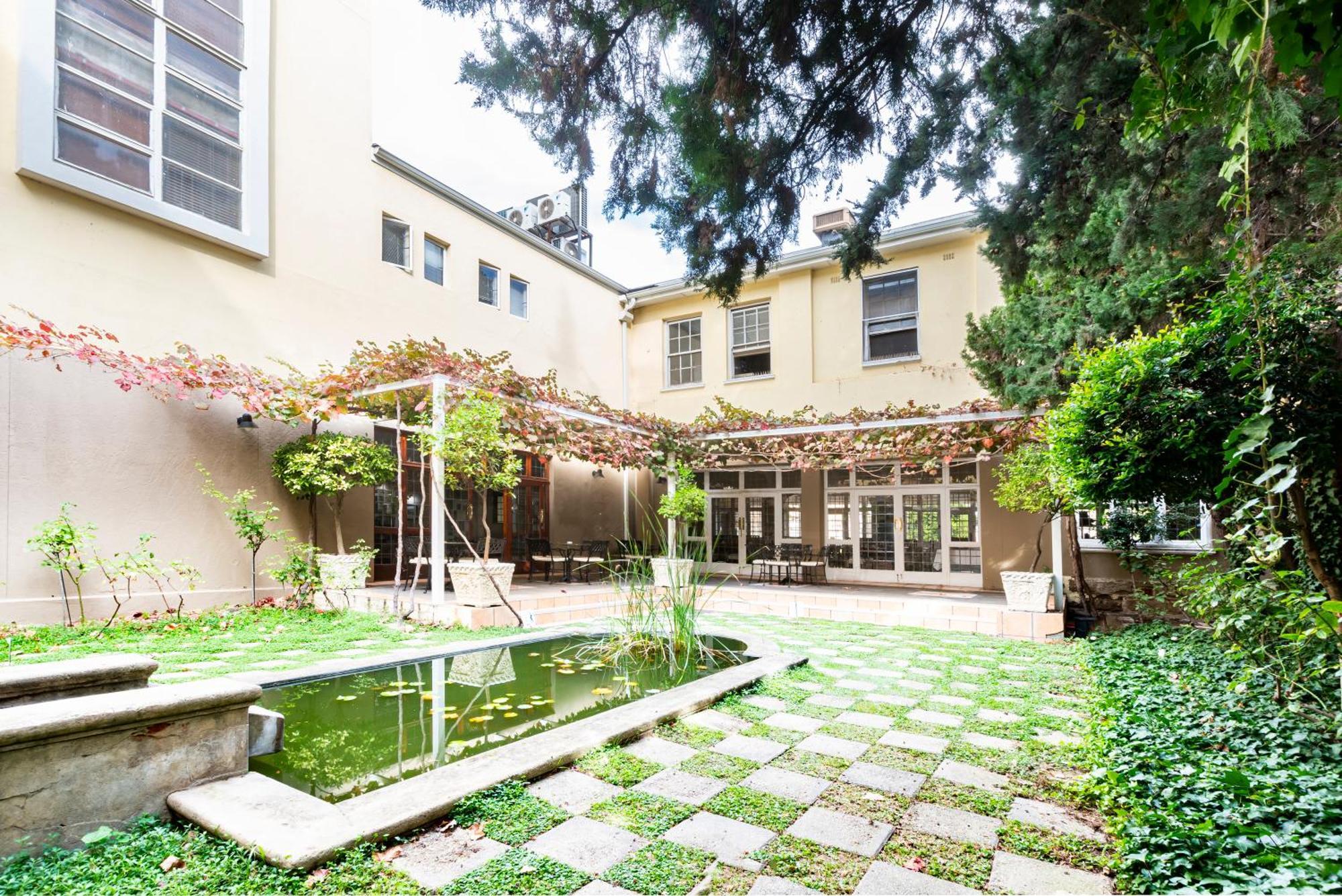 Queen'S Hotel By Bon Hotels Oudtshoorn Εξωτερικό φωτογραφία