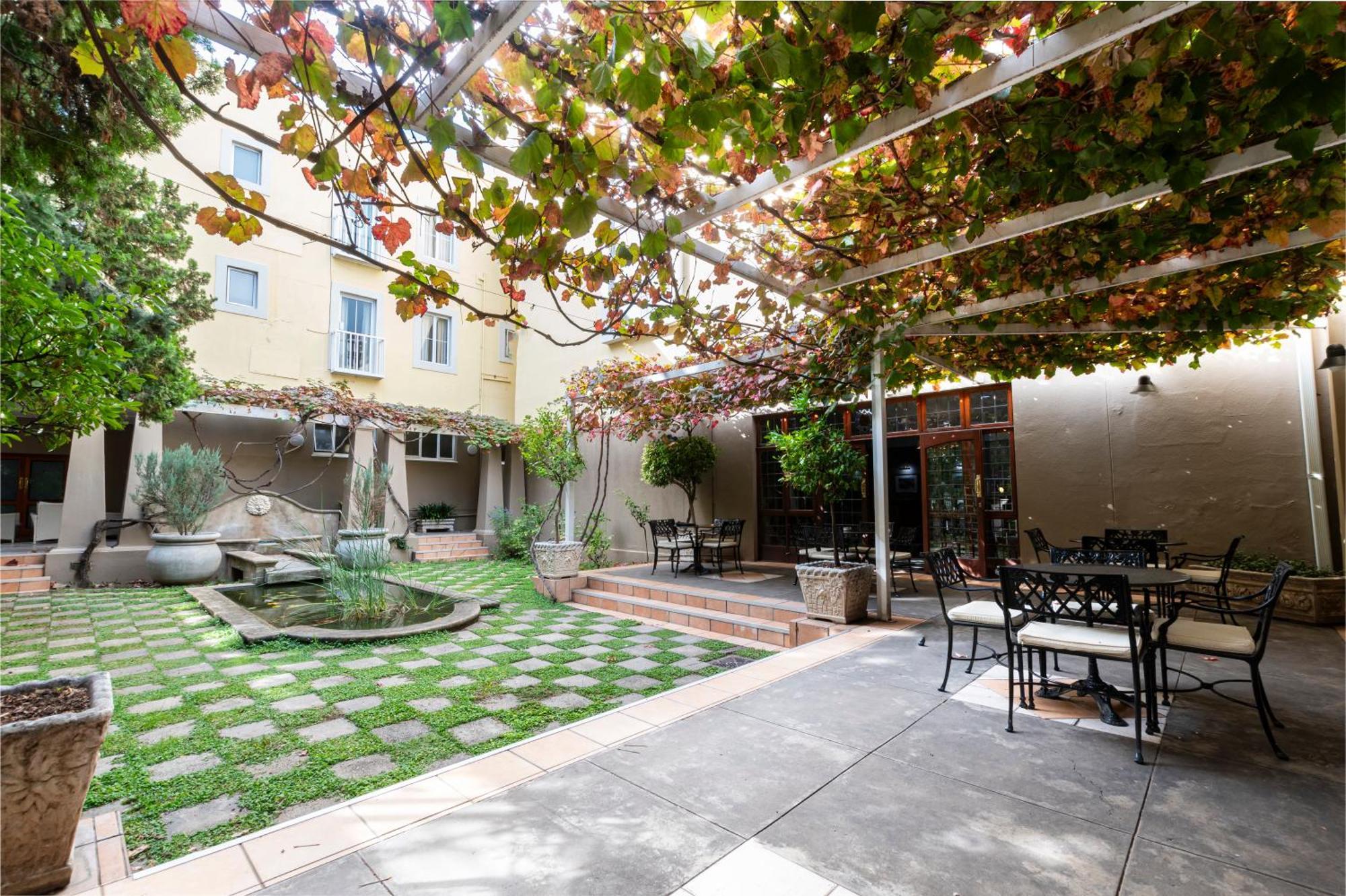 Queen'S Hotel By Bon Hotels Oudtshoorn Εξωτερικό φωτογραφία