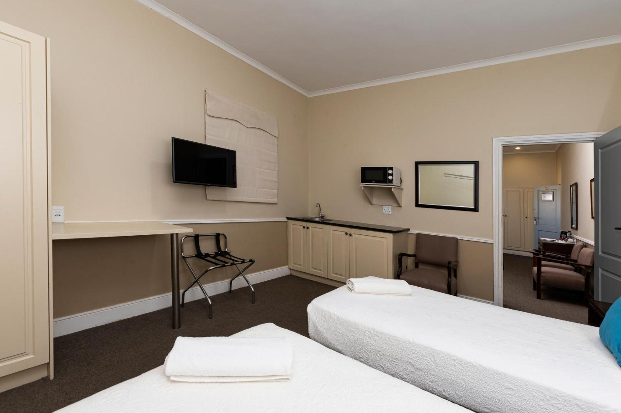 Queen'S Hotel By Bon Hotels Oudtshoorn Εξωτερικό φωτογραφία