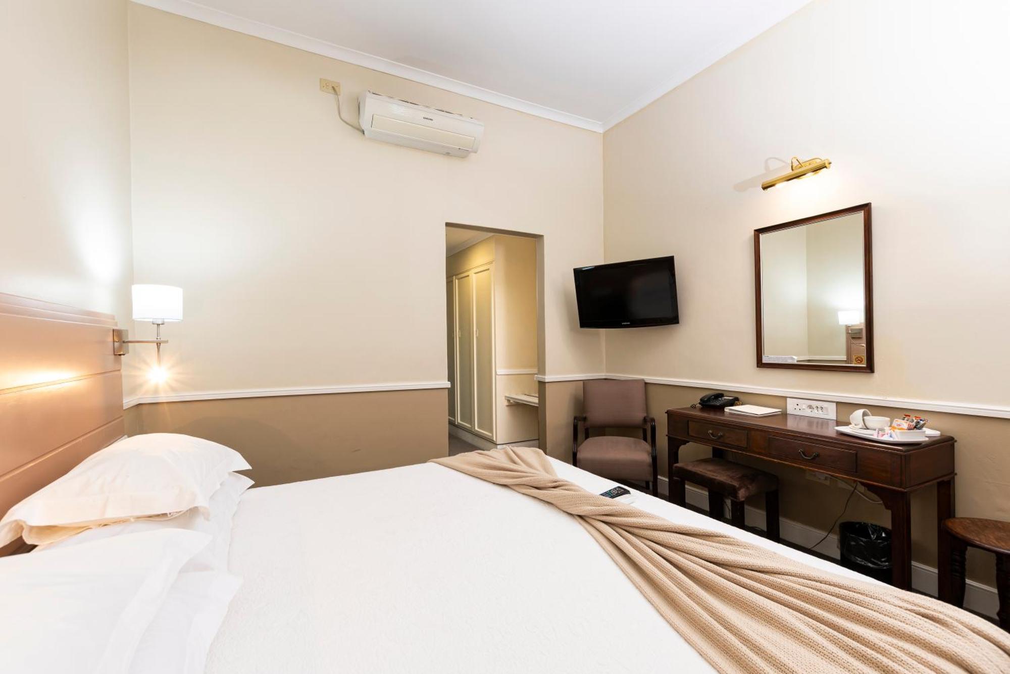 Queen'S Hotel By Bon Hotels Oudtshoorn Εξωτερικό φωτογραφία