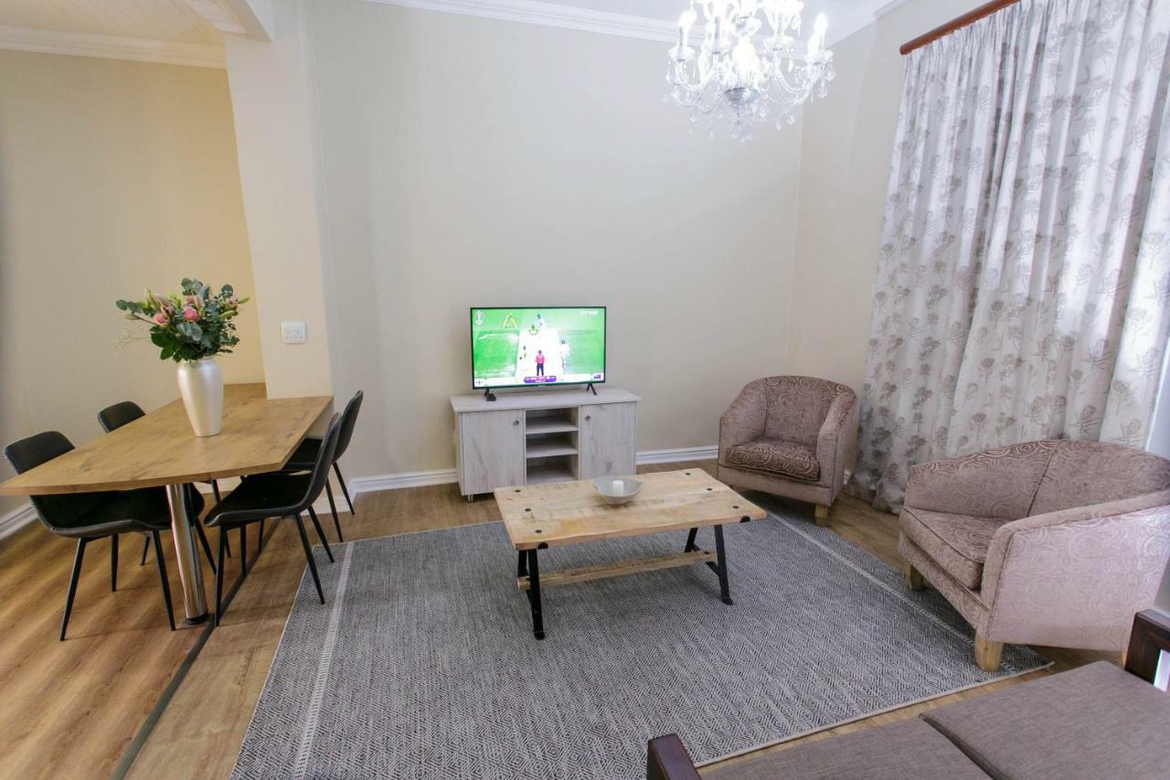 Queen'S Hotel By Bon Hotels Oudtshoorn Εξωτερικό φωτογραφία